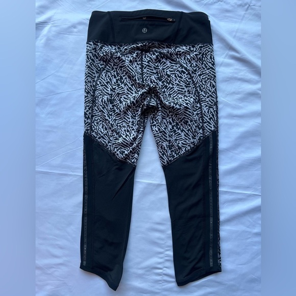Lululemon Run Inspire Crop Leggings All Full-On Luxtreme Black and White 4 - Picture 4 of 15